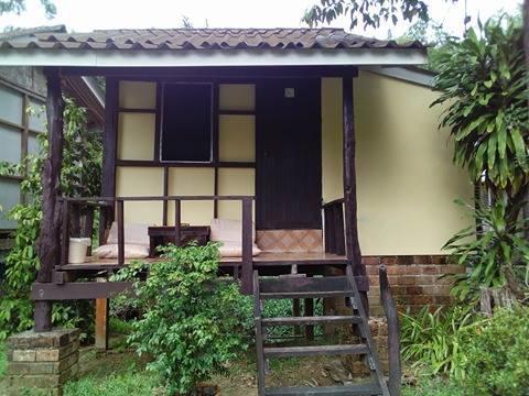 Hotel Country Hut Riverside Khura Buri Exterior foto